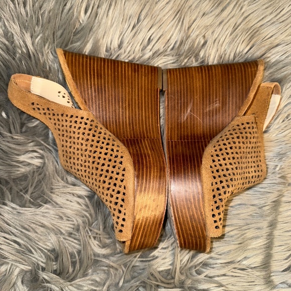 EUC Coach Tan Chasity Platform Wedge Sandals Size 8.5 - Picture 3 of 8